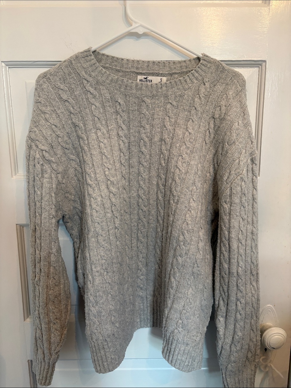 Hollister Women’s Light Gray Cable Knit Crewneck Sweater